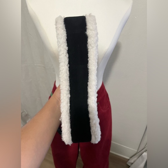 BearPaw Black and White Shoulder Bag - Picture 10 of 12